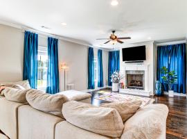 4 Mi to Dtwn: Stylish Home w/ Large Yard in Dothan，位于多森的酒店