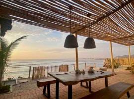 Casa Mar Puemape - beachfront，位于Puémape的酒店