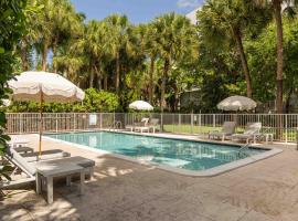 Miami River Inn by Renzzi，位于迈阿密的酒店