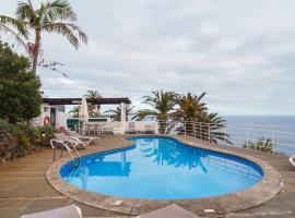 Vila da Falésia-With Pool and views，位于卡尼索的酒店