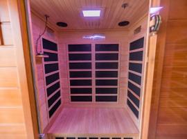 Arcade Private Sauna Large Yard，位于埃佩克斯的酒店