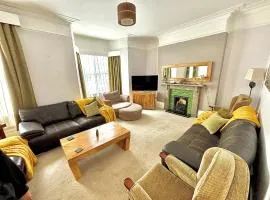 Tidesreach Filey, sleeps 13, close to beach