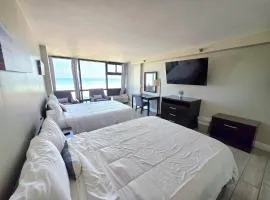 Oceanfront Studio 2 Queen beds kitchenette & pool