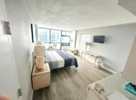 King Deluxe Oceanview w/tiki bar-pool, kitchenette