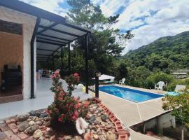 CASA BLANCA EN LA VEGA，位于拉维加的酒店