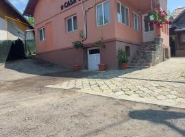 Casa Dracea，位于科马尔尼克的酒店