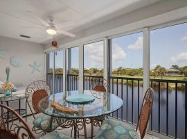 Gorgeous Spanish Cay Residence Steps to Beach，位于萨尼贝尔的公寓