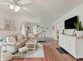 Downtown Boho retreat- 5 beds,2 baths，位于科达伦的酒店