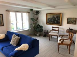 Ferielejlighed med adgang til idyllisk have，位于斯瓦讷克的自助式住宿