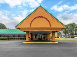Travelers Inn By OYO US-441，位于道格拉斯的酒店