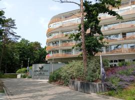 APART PARK -Lividus112，位于斯维诺乌伊希切的带泳池的酒店