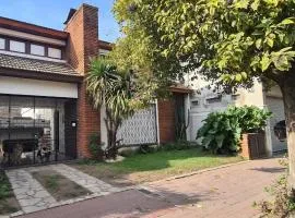 Casa 5 personas. Calle principal Cañuelas