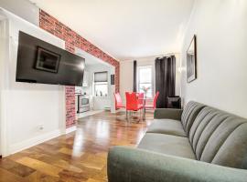 Cozy &Stylish 2Br condo 2min from bell center，位于蒙特利尔的酒店