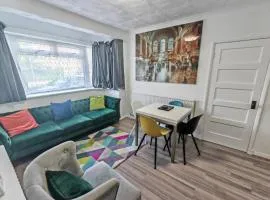 Lovely Apartment With Private Garden & Parking