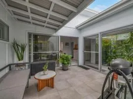 Secret Sanctuary On Seagrass Luxury Coastal Retreat in Jervis Bay
