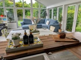 Beachside Bliss 3 Bedroom Retreat with Garden