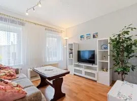 Charming Klutz Apartment, cleaning included