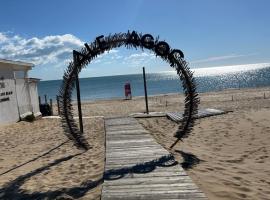 Студио Комфорт, Смокиня,Созопол,Затворен комплекс,4 басейна, 1-ва линия море，位于索佐波尔的Spa酒店