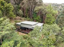 The Wicker Rainforest Hilltop Retreat - Peace and Nature