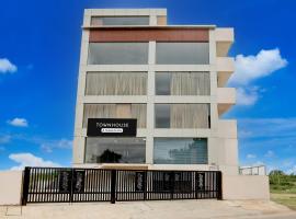 Super Townhouse Maralkunte near Shree Kateramma Temple，位于Bayappanhalli的酒店