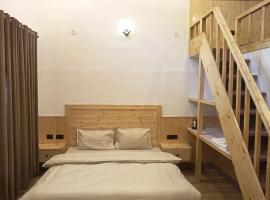 whistling woods resort，位于Kailāna的酒店