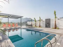 Facing the Sea and Mountains 4BR Villa with Assistant Room and Private Pool, Al Dana Island, Fujairah by Deluxe Holiday Homes