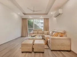 Alaya Stays Pinnacle Hilltop 3BHK Apartment with Picturesque Balcony & Scenic Views