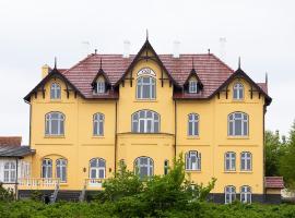 Aarøsund Badehotel，位于哈泽斯莱乌的酒店