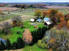 Cozy, private country home with a garden and sauna，位于Põru的酒店