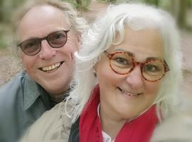 TheGilgahouse fjordroom，位于纳克斯考的带热水浴缸的酒店