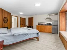 Spacious and bright suite with independent entrance