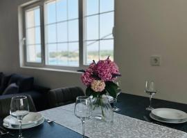 马里纳公寓，位于洛帕的舒适型酒店