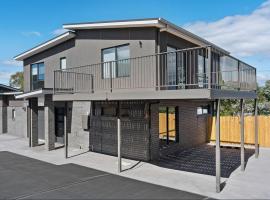 Modern New Home near Howrah Beach，位于Howrah的酒店