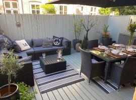 Beautiful townhouse with a garden in the best location in Copenhagen，位于哥本哈根的酒店