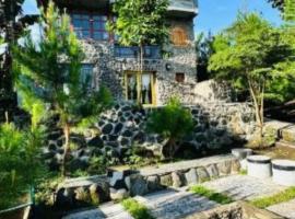 Galunggung Basecamp Villa，位于Sukaratu的酒店