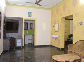 Royal Peters Holiday Homes, Main Falls, Coutralam，位于库塔兰的酒店