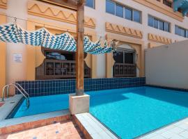 Luxury Beachfront Villa with Private Pool on Palm Jumeirah near Atlantis，位于迪拜的酒店