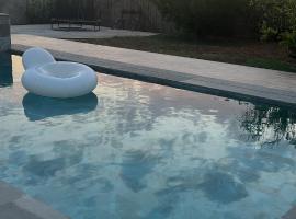 Villa Clémentine piscine privée - 6 pers，位于拜尔坎的酒店