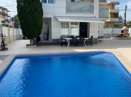 House 50meters from the beach，位于库尼特的酒店