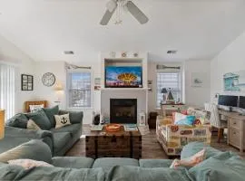 Vibrant 3 Bedroom Condo With A Bbq Grill & Outdoor Shower