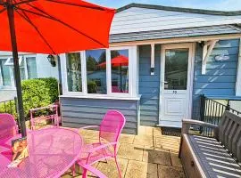 Dart Haven - cheerful holiday bungalow in Galmpton