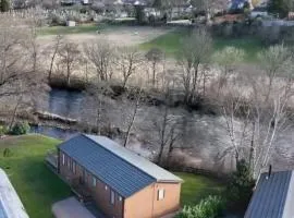 Luxurious Riverside Lodge - 'The Ardle'