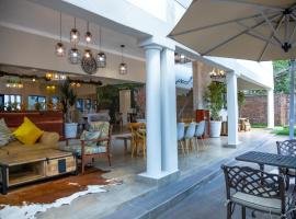 Kasambabezi Lodge，位于维多利亚瀑布维多利亚瀑布国际机场 - VFA附近的酒店