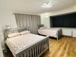 Ashsons Cosy Studio Apartment Free Parking For Car or Small Van Only，位于米尔顿凯恩斯的酒店
