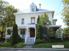 Auberge Internationale de Rivière-du-Loup O76381，位于里维耶尔·杜·卢普的酒店