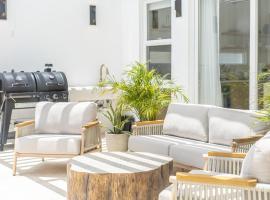 Barefoot Bungalow and Pool Club at Mahogany Bay