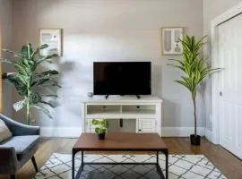 Charming Theater District 1Br