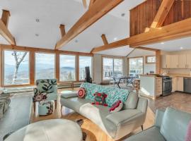 Campton Mountain Ski Retreat for Year-Round Fun -Best view and Best Price Guarantee，位于Campton的酒店
