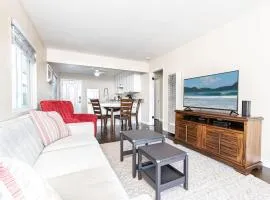 Cozy 1Br Beach Retreat W Balcony & Bbq One Block From Sand By Beachview Rentals