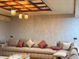 Villa cedra centre ville hay Riad zéro six soixante-neuf soixante-huit 3828，位于伊夫兰的酒店